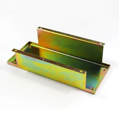 Op maat gemaakte aluminiumplaat metalen stempelonderdelen Knippen Zwarte oppervlaktebehandeling Plaat metalen vervaardiging