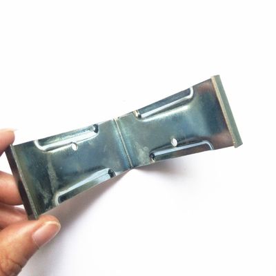 C058 Plywood box crate clip, 1,5 mm koolstofstaal, zwart E-coating