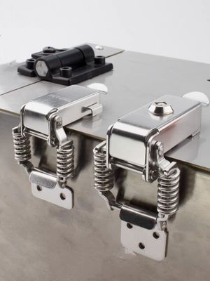 Custom Acceptable 304 roestvrij staal Flexible & Damping Toggle Lock met zelf haak voor medische apparatuur en voertuigen